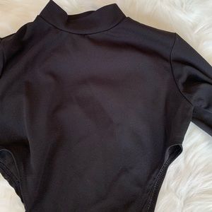 Black long sleeve crop top